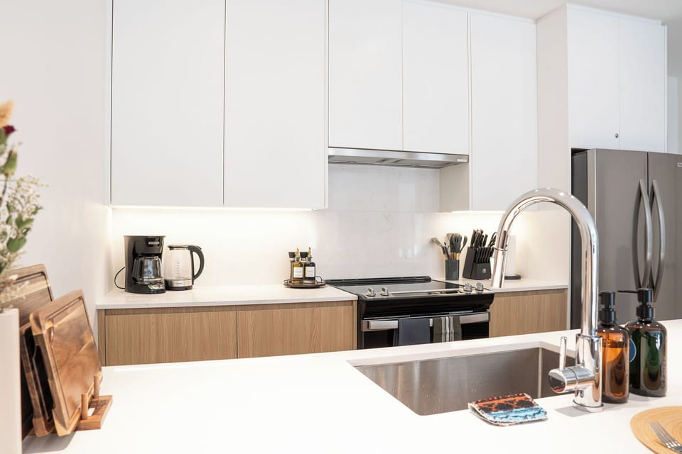 Salish Peaks- kitchen