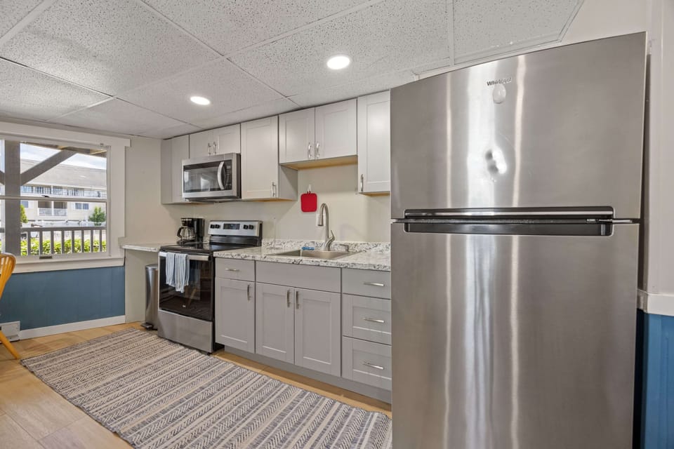 This unit comes with everything you need to cook.