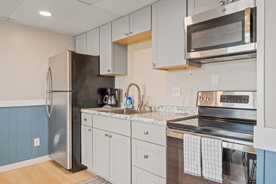 This unit comes with everything you need to cook.