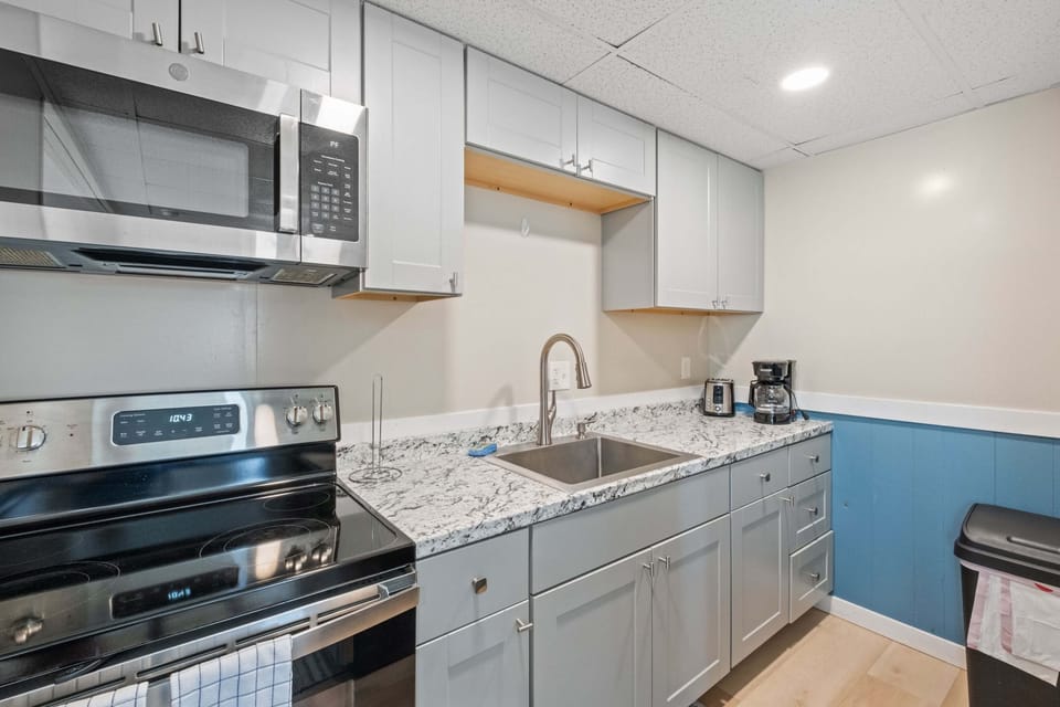 This unit comes with everything you need to cook.