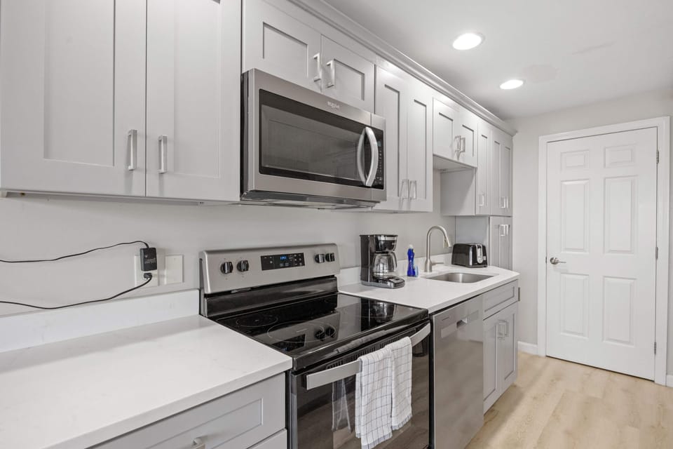 This unit comes with everything you need to cook.