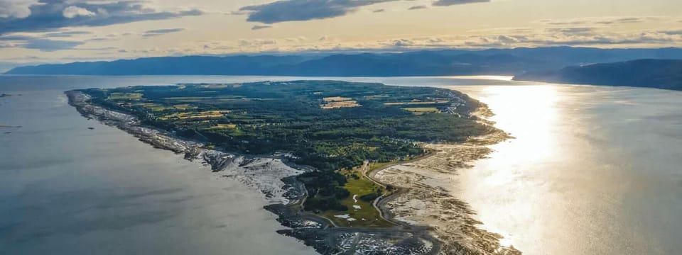 ⛴️ Isle-aux-Coudres Traversez gratuitement vers une île au charme unique.