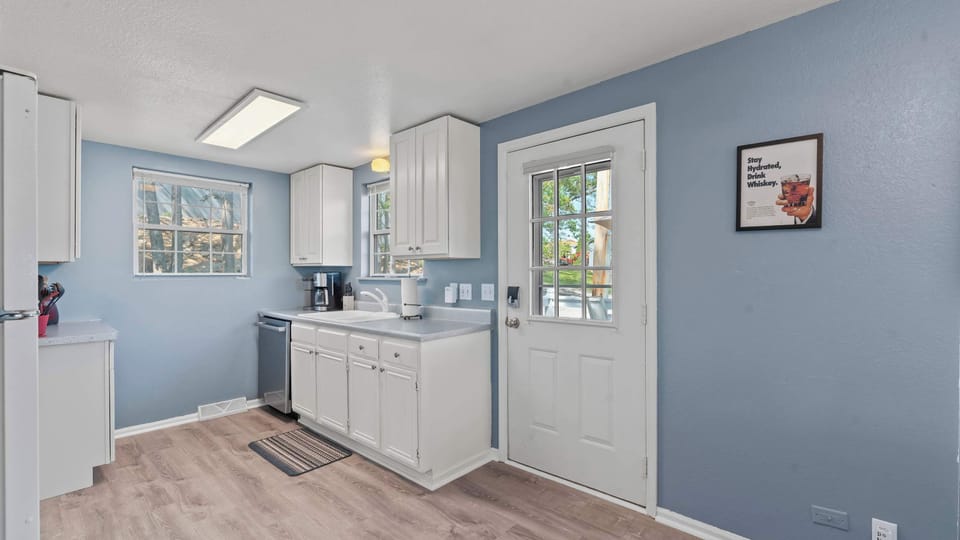 House, Multiple Beds, Hot Tub (Wake & Walk Retreat) | Private kitchen