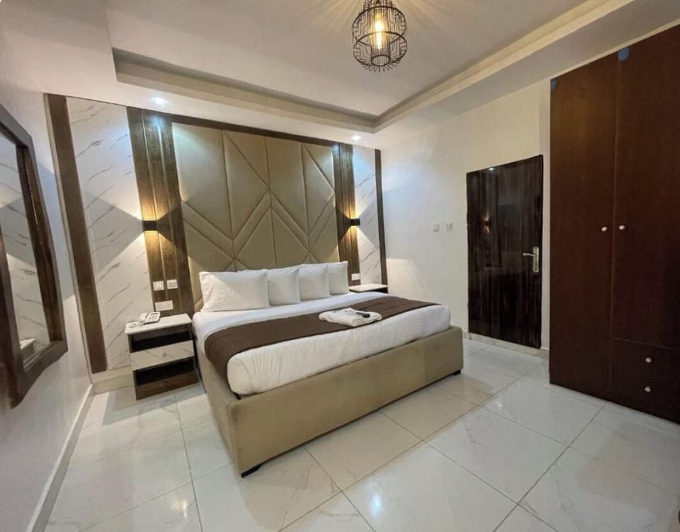 Family Single Room | Laptop workspace, free WiFi