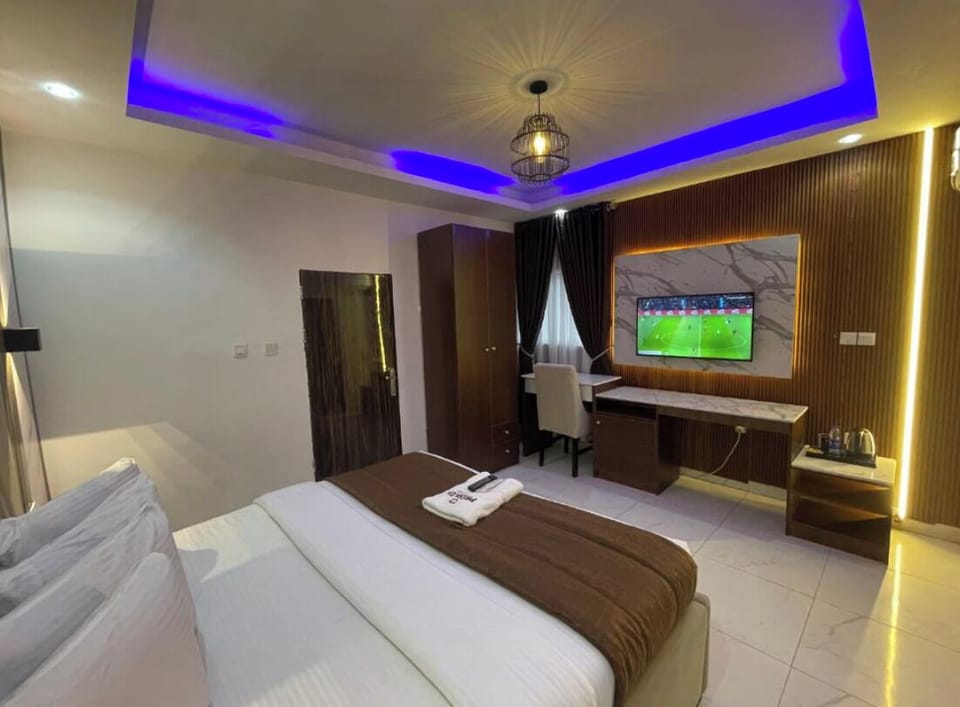 Family Single Room | Laptop workspace, free WiFi