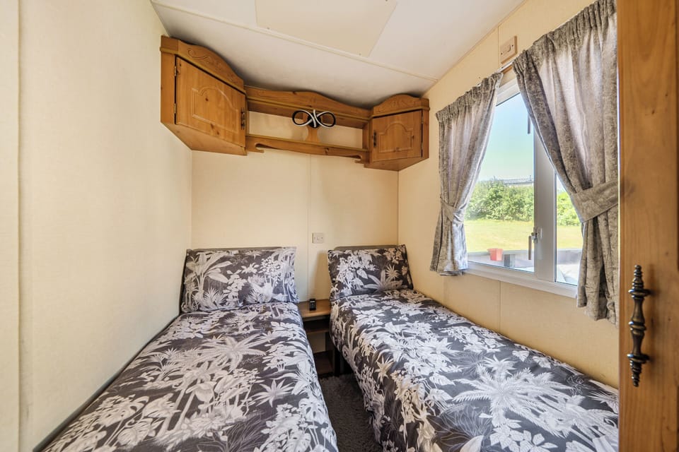 3 bedrooms, iron/ironing board, WiFi (free), bed sheets
