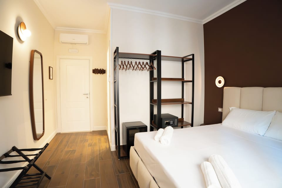 Superior Double Room | Minibar, in-room safe, desk, blackout drapes