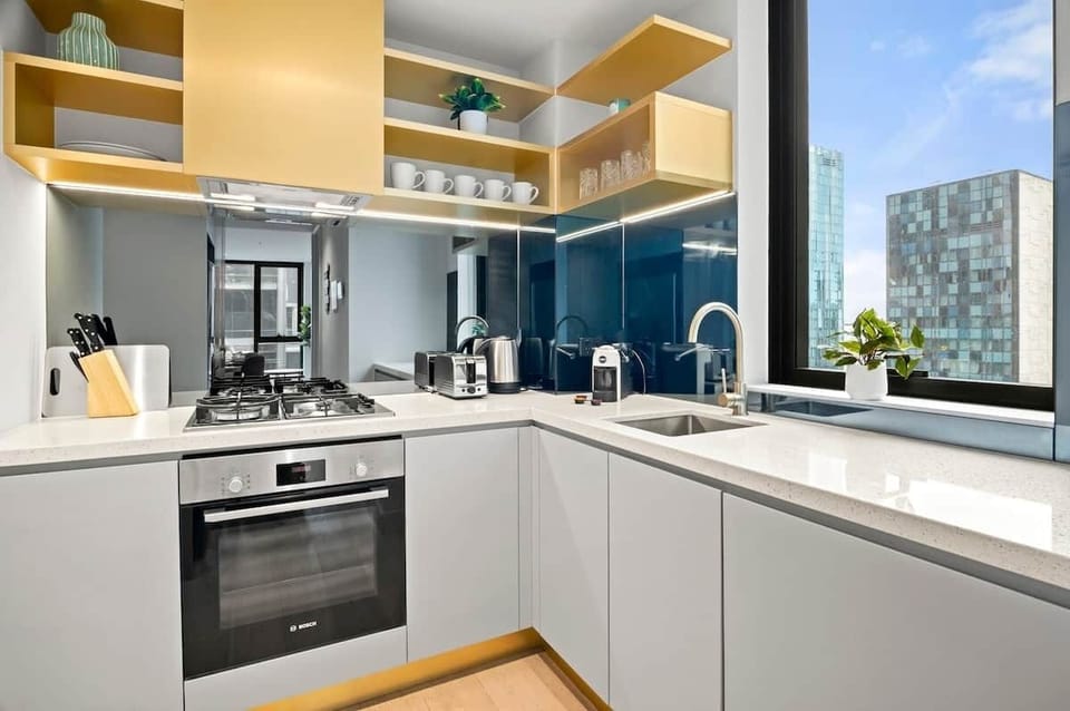 BNBIFY Melbourne CBD Apartment – Modern Fully Equipped Kitchen