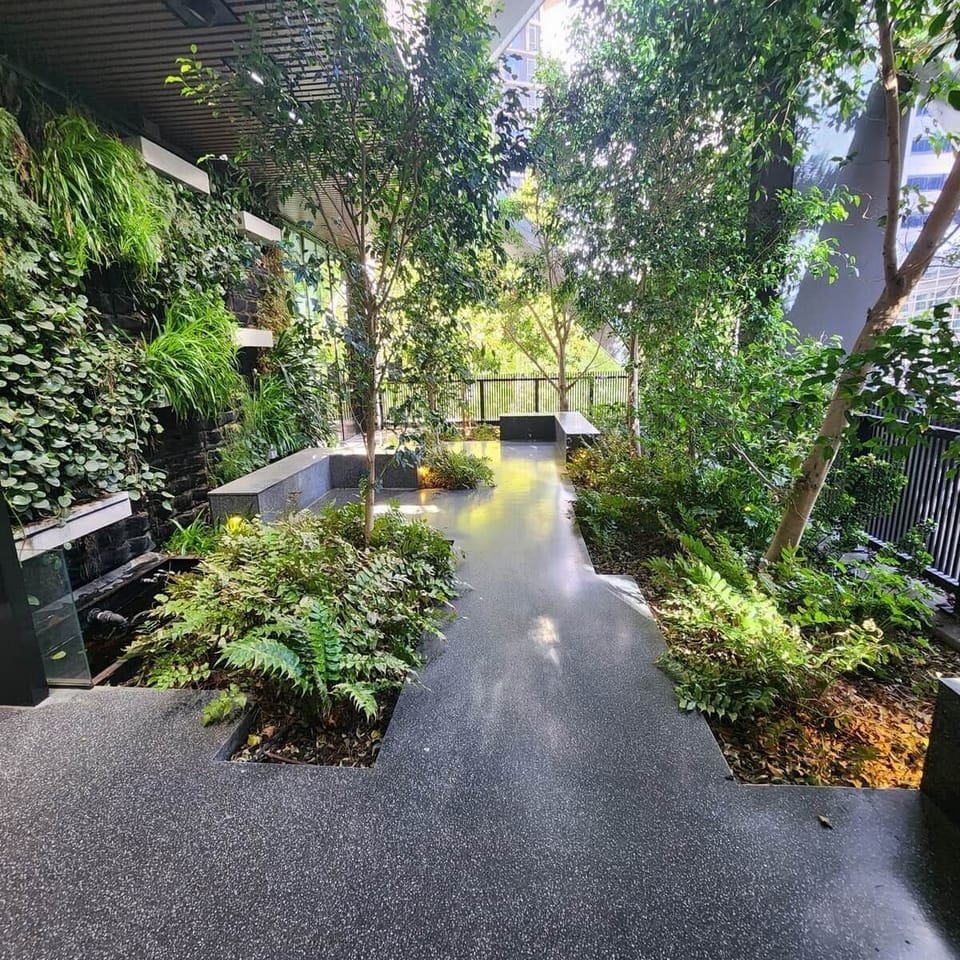 BNBIFY Melbourne CBD Apartment –  Urban Garden Forest