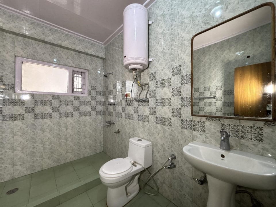 Deluxe Double Room, Mountain View | Bathroom | Shower, rainfall showerhead, towels, soap