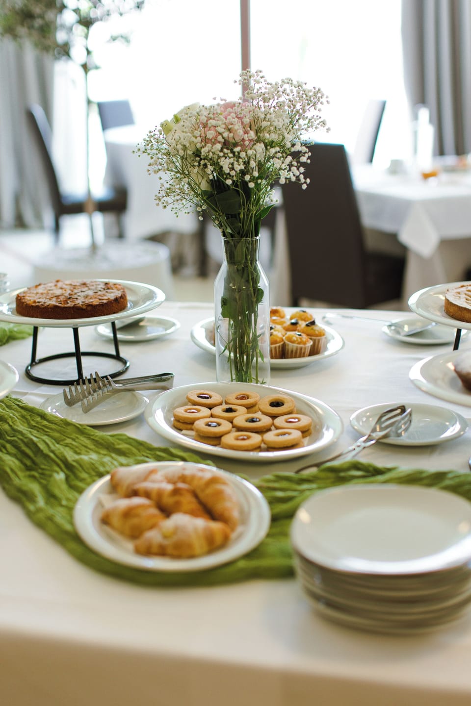 Daily buffet breakfast for a fee