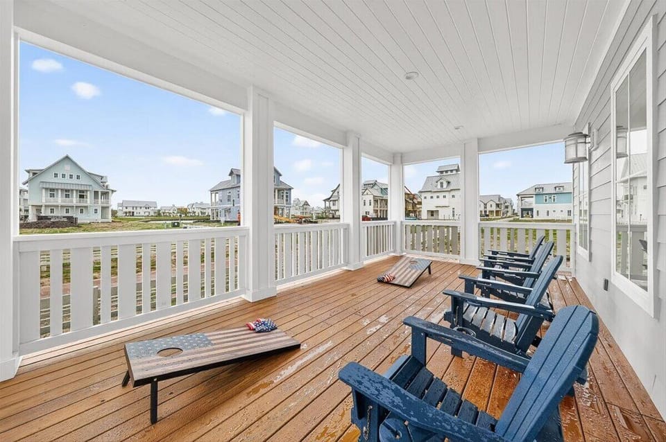 1st Floor, Front Porch