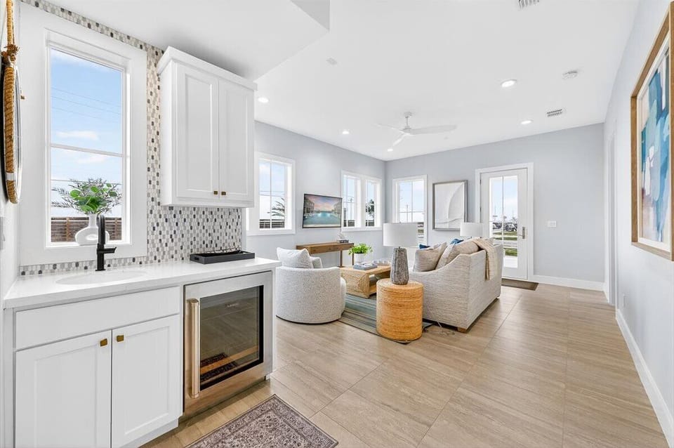 1st Floor, Living Room