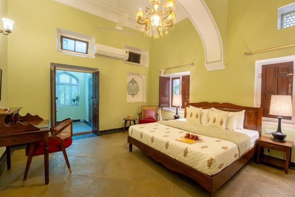 Suite, City View | Soundproofing, iron/ironing board, free WiFi
