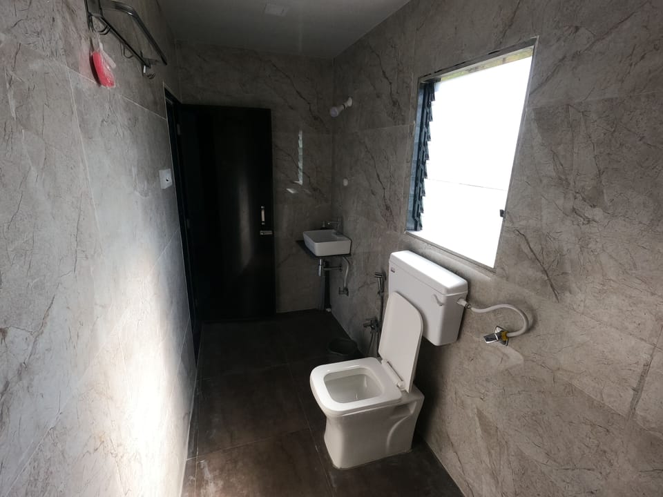 Towels, soap, shampoo, toilet paper