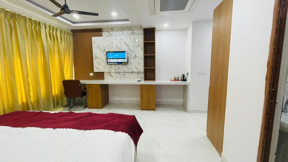 Classic Suite | Laptop workspace, free WiFi, bed sheets