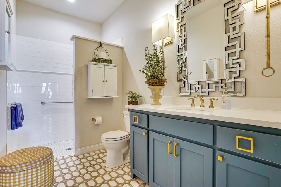 Backyard Bungalow w/ Pool & Country Views Cottage in Denton