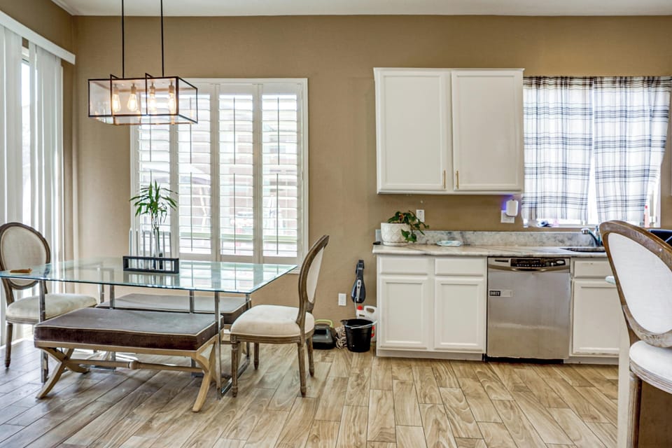 House (5 Bedrooms) | Interior