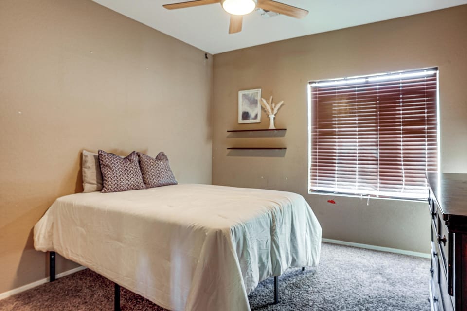 House (5 Bedrooms) | Interior
