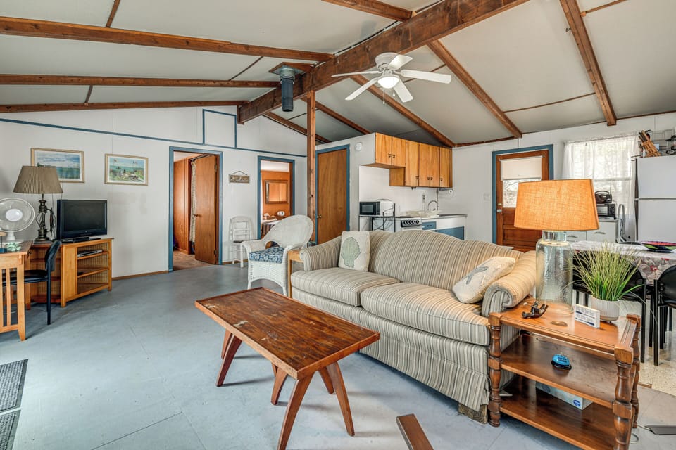 House (2 Bedrooms) | Interior