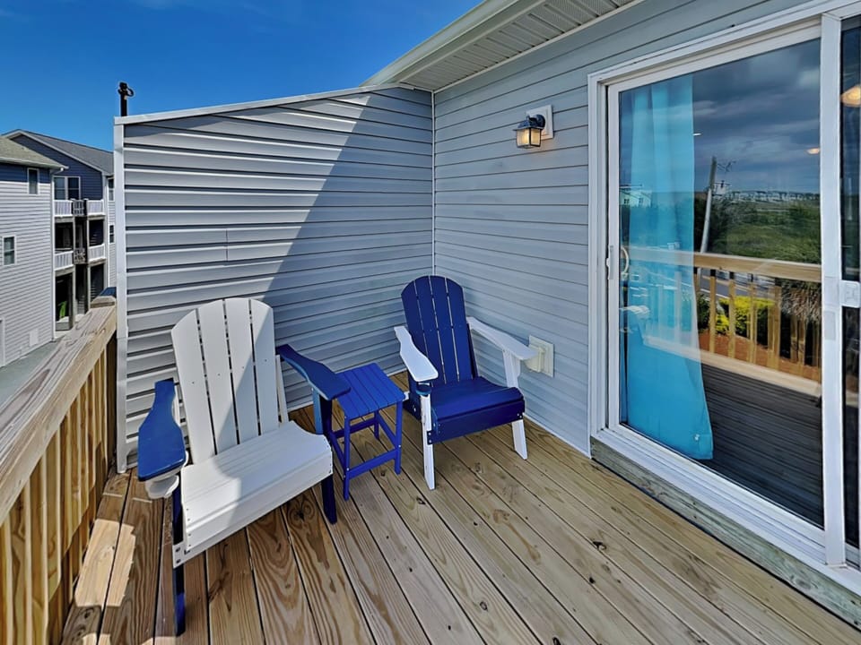 Deck - Intercostal Views