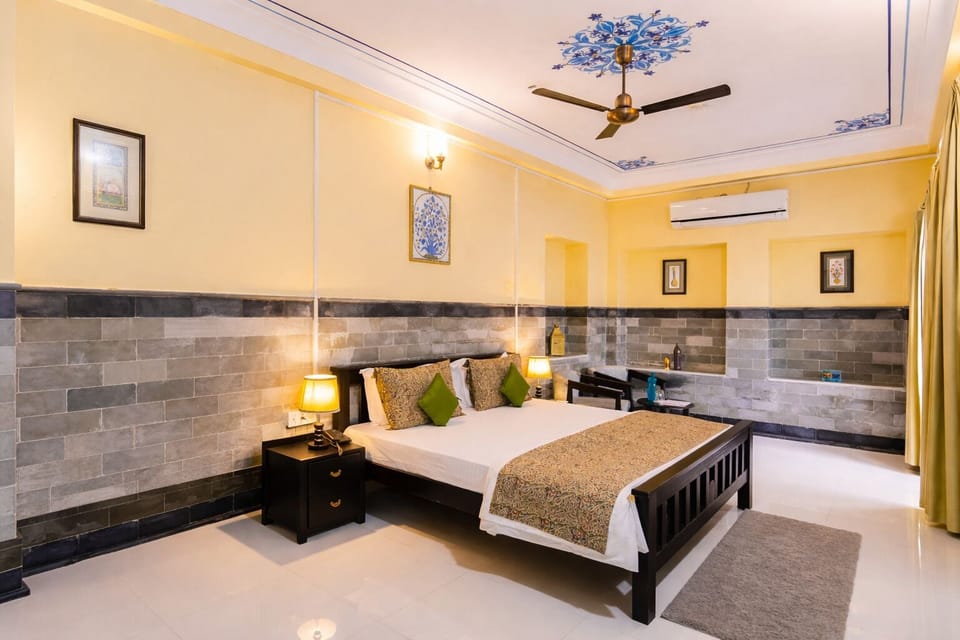 Deluxe Double Room, Courtyard View | Iron/ironing board, free WiFi, bed sheets