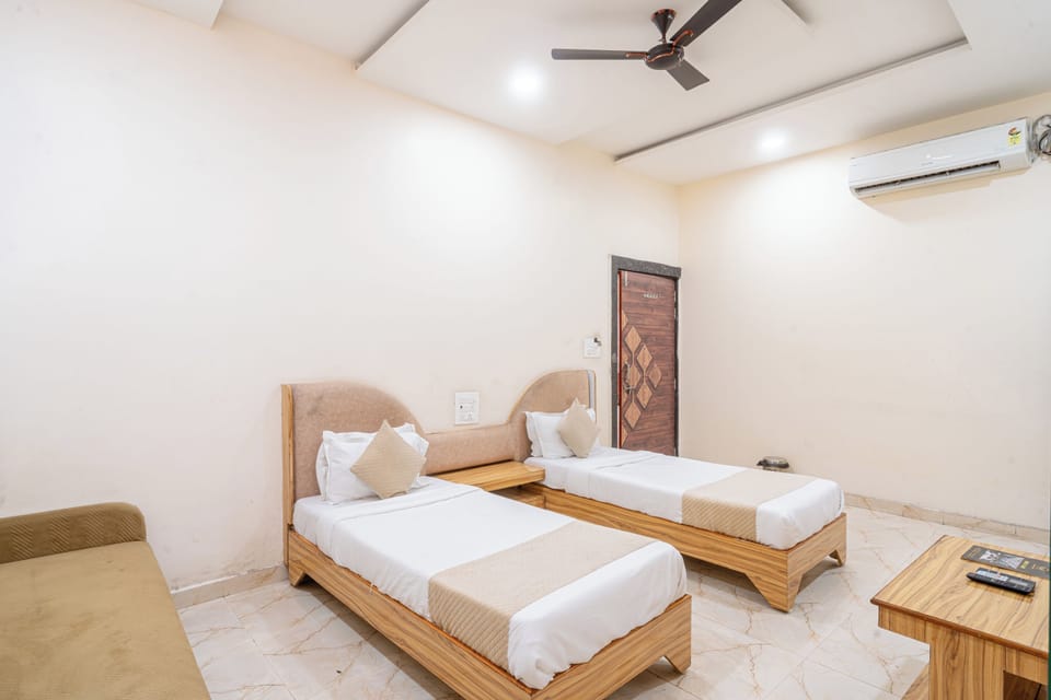 Deluxe Twin Room | WiFi (free), bed sheets