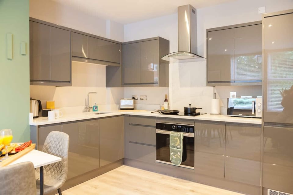 House | 2 bedrooms, desk