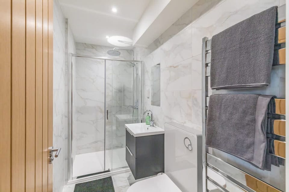Seafront Penthouse w/ Balcony Central Brighton Apartment hotel in Brighton