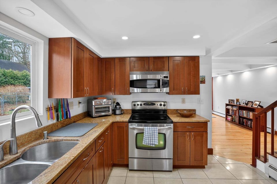 House, 2 Bedrooms | Private kitchen | Fridge, oven, coffee/tea maker, toaster