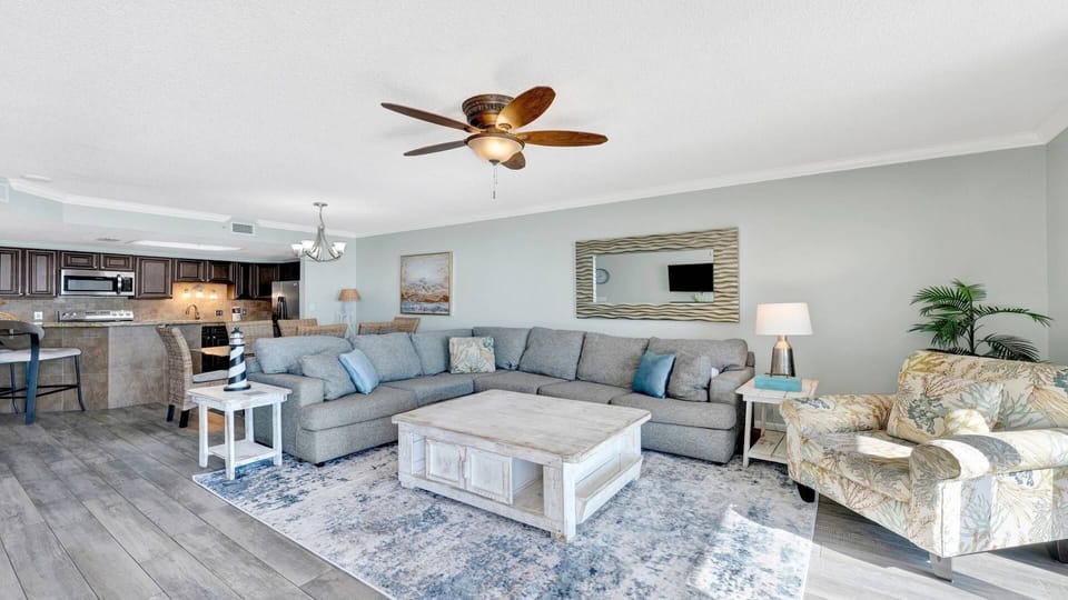 Condo, 3 Bedrooms | Living area