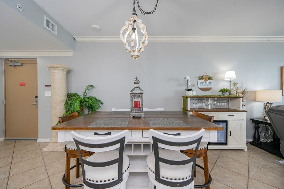 Condo, 3 Bedrooms | Dining