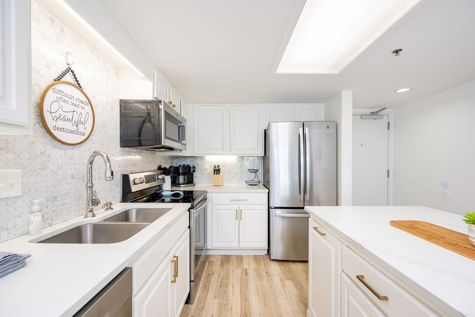 Condo, 2 Bedrooms | Private kitchen | Fridge, oven, coffee/tea maker