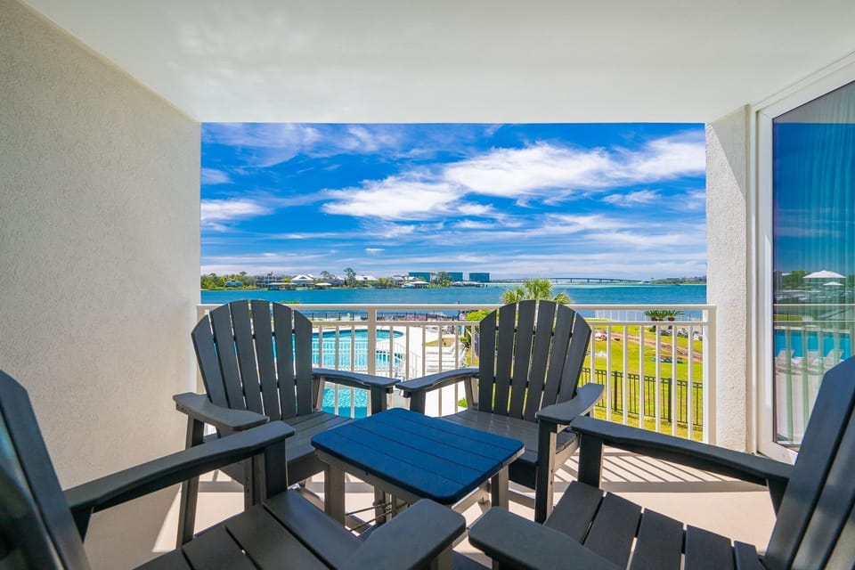 Condo, 2 Bedrooms | Property grounds