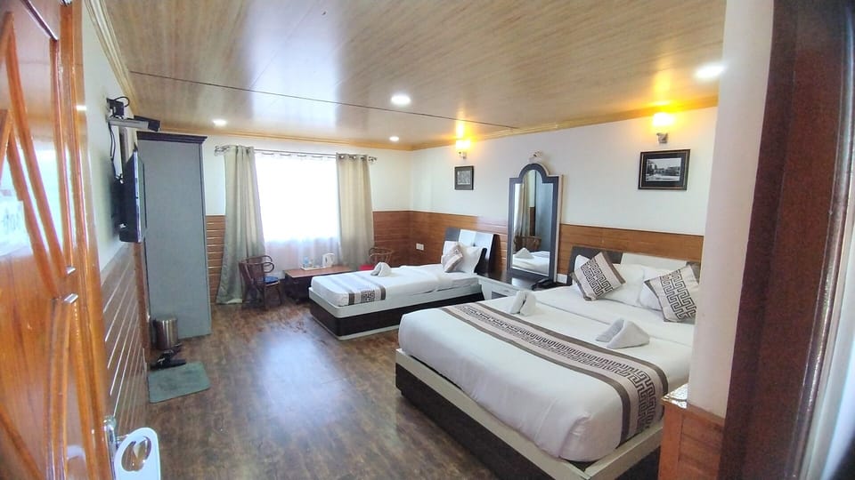 Deluxe Triple Room, City View | Desk, WiFi (free)