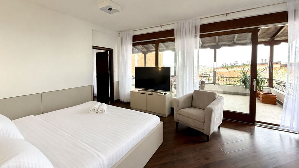 Apartment, City View | Desk, laptop workspace, free WiFi