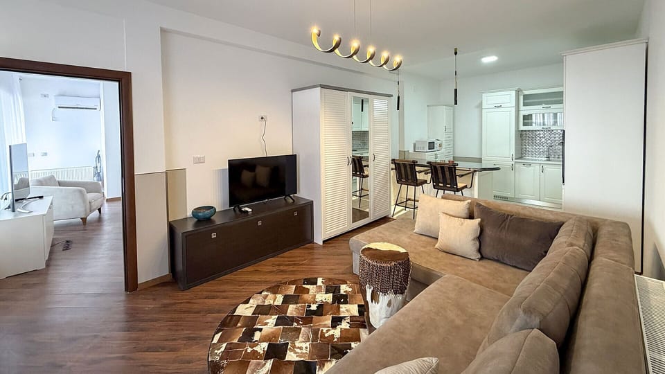 Apartment, City View | Living area