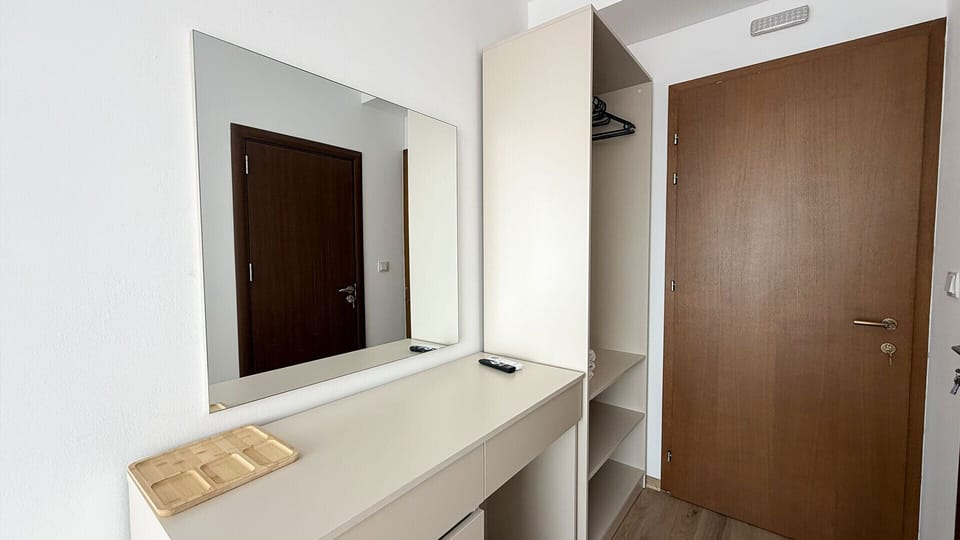 Double Room, Balcony, City View | Interior
