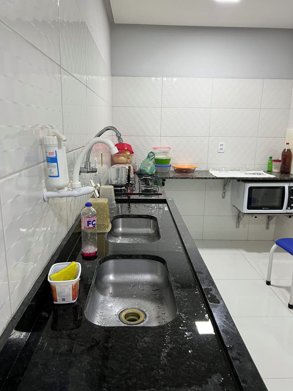 Microwave, cookware/dishes/utensils