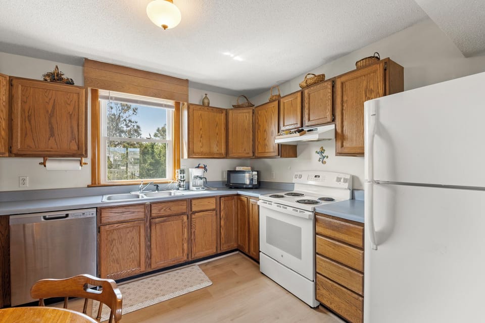 HIWA02: Just Beachy | Mid Level Kitchen