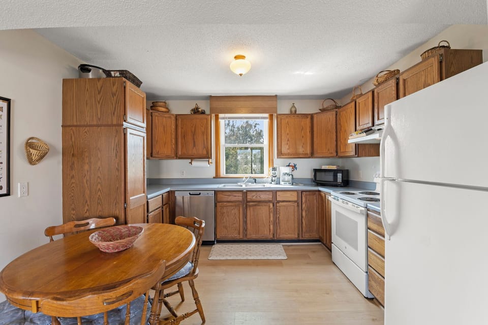 HIWA02: Just Beachy | Mid Level Kitchen