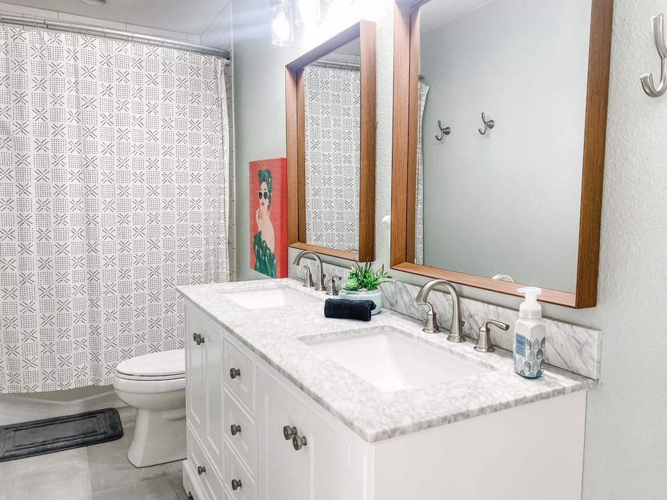 A bright, updated full bathroom downstairs gives your group extra space to spread out and get ready with ease for lake days, brunch, shopping, or girls night out.