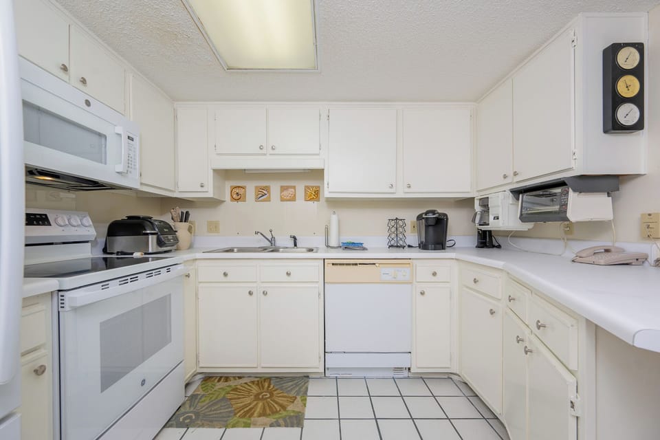 Enjoy a cheerful vibe in the kitchen as you brew your morning coffee and plan your day at the coast