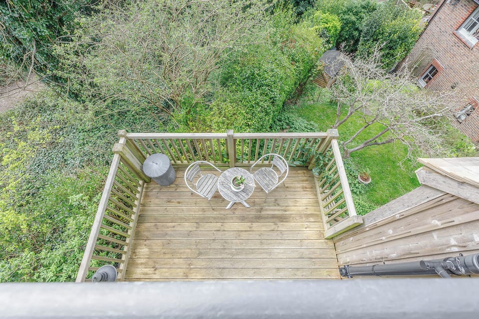 Tree House, Lewes - Host & Stay