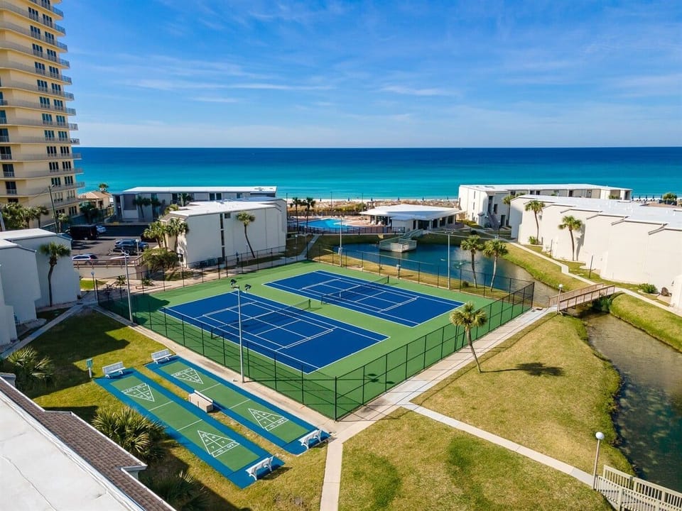 Tennis Courts and Pickle Ball