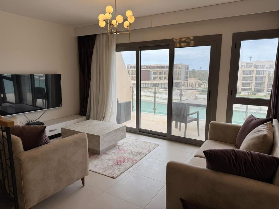 Penthouse, 4 Bedrooms, Canal View | Living area