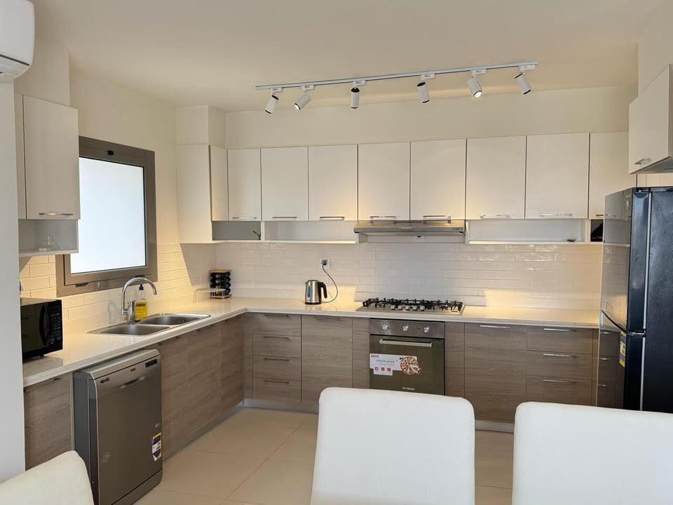 Penthouse, 4 Bedrooms, Canal View | Private kitchen