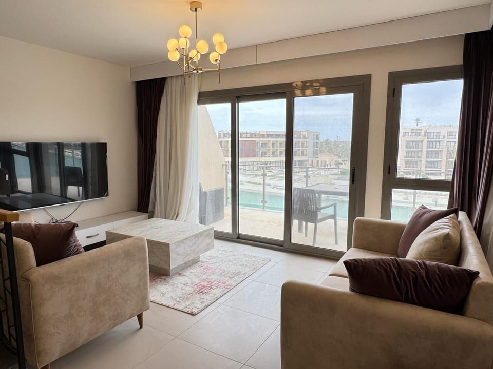 Penthouse, 4 Bedrooms, Canal View | Living area