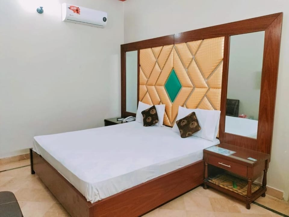 Premium bedding, in-room safe, soundproofing, iron/ironing board