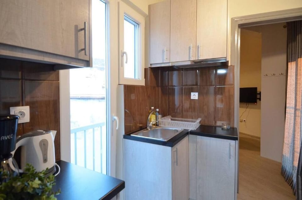 Apartment, Balcony | Private kitchen